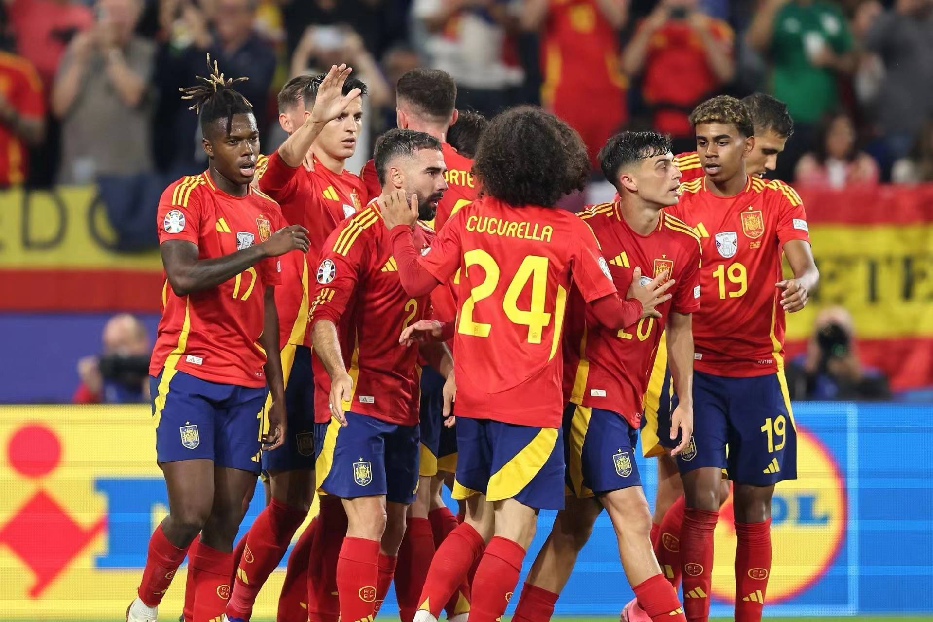 西班牙在对阵波兰的比赛中取得胜利 西班牙在对阵波兰的比赛中取得胜利