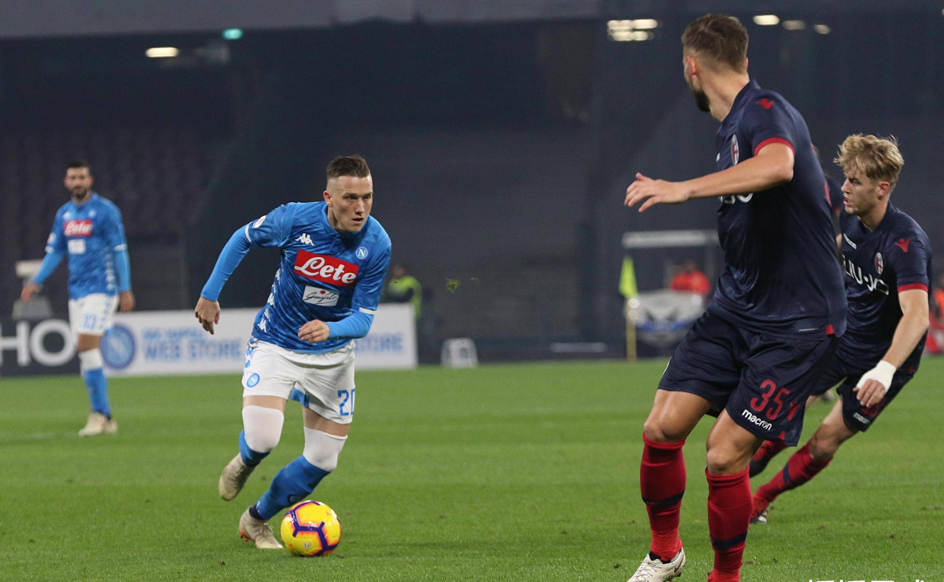 意大利豪门佛罗伦萨球员集体庆祝胜利的简单介绍 意大利豪门佛罗伦萨球员集体庆祝胜利的简单介绍