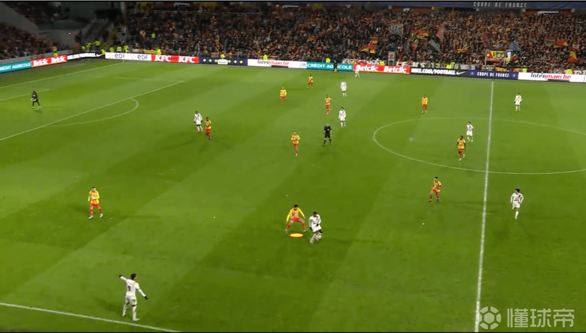 曼城后卫连续四场比赛完全封锁对手攻击的简单介绍 曼城后卫连续四场比赛完全封锁对手攻击的简单介绍