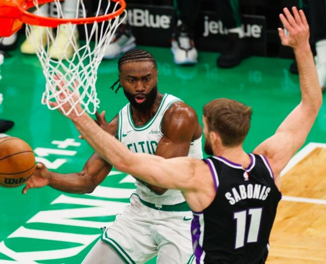 开云体育在线-人负绿军，塔图姆分荣膺全场最高得分手