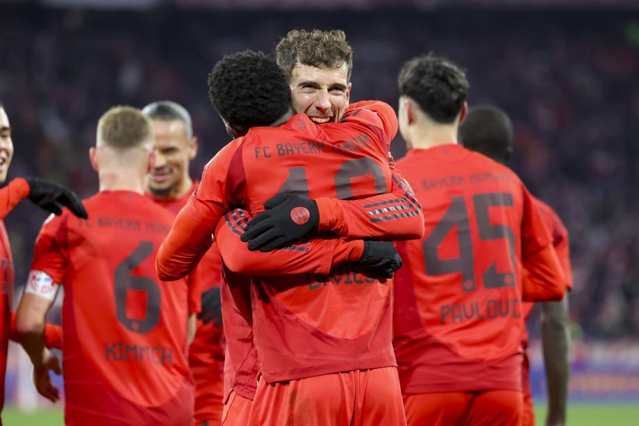 开云官网-拜仁慕尼黑后场牢固保护门将，避免失球的简单介绍