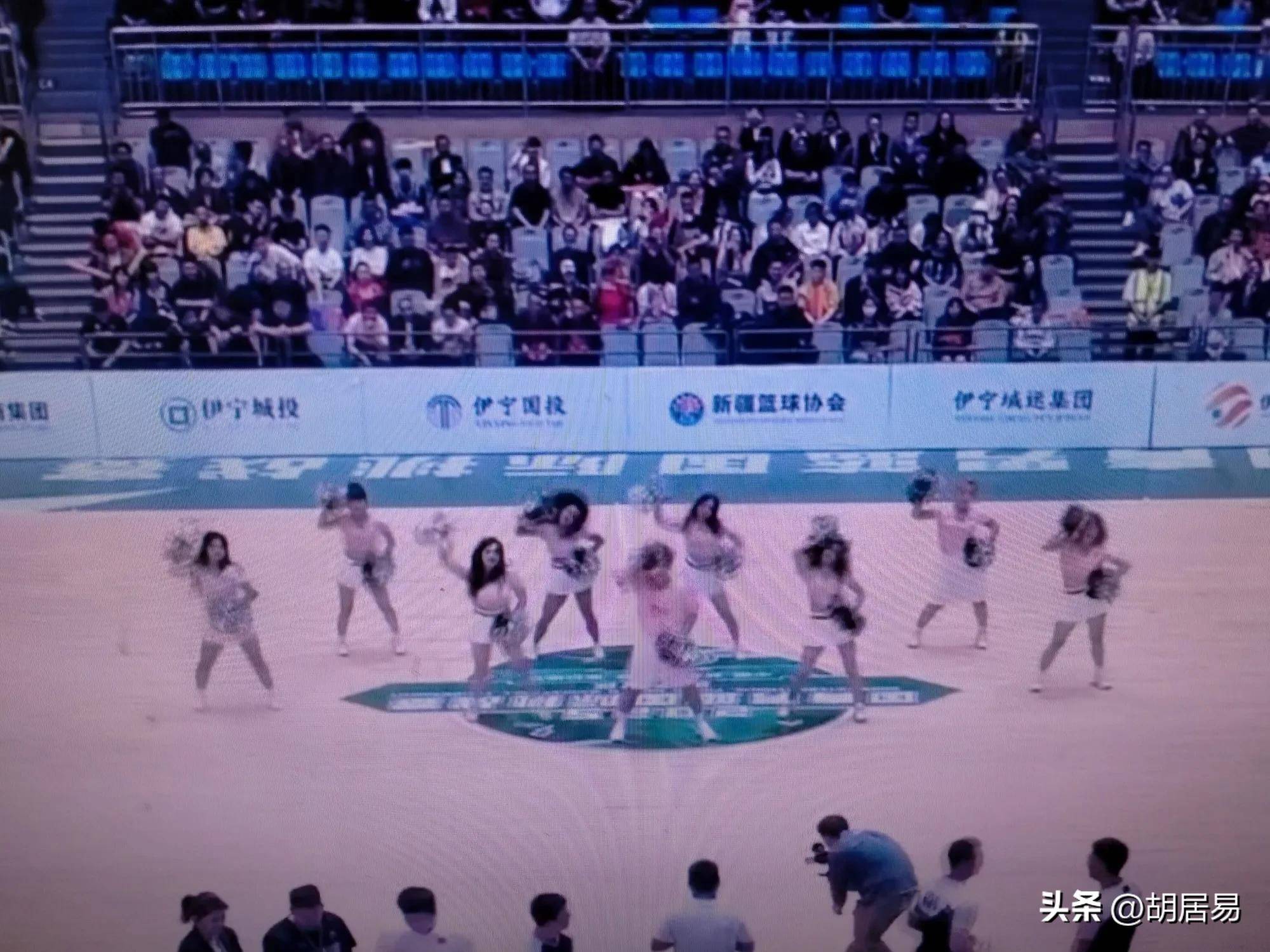 精彩对抗中球员们展现出色表现,为球迷带来惊喜的简单介绍 精彩对抗中球员们展现出色表现,为球迷带来惊喜的简单介绍