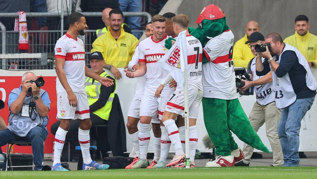 奥格斯堡客场力克多特蒙德,赢得宝贵胜利的简单介绍 奥格斯堡客场力克多特蒙德,赢得宝贵胜利的简单介绍