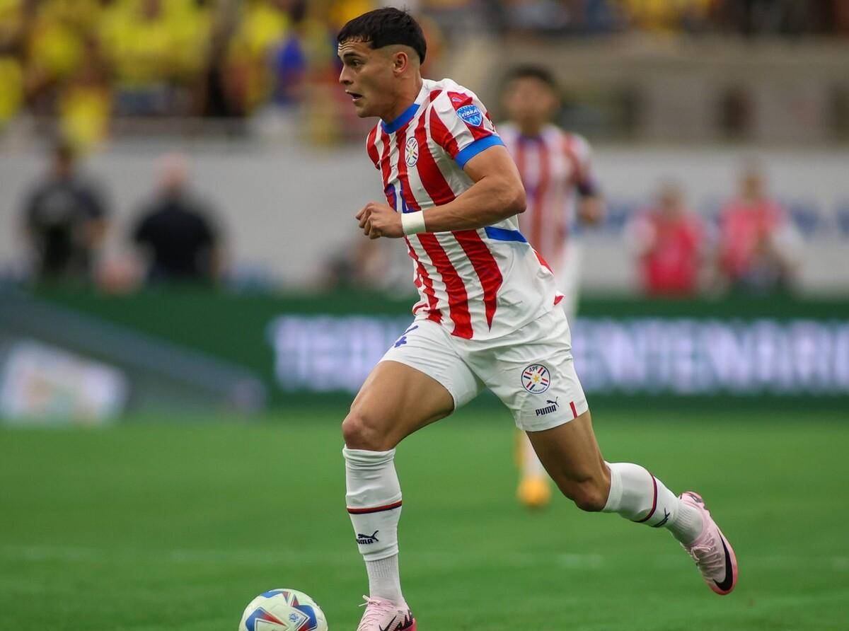 巴西国家队大胜巴拉圭,晋级美洲杯四强赛 巴西国家队大胜巴拉圭,晋级美洲杯四强赛