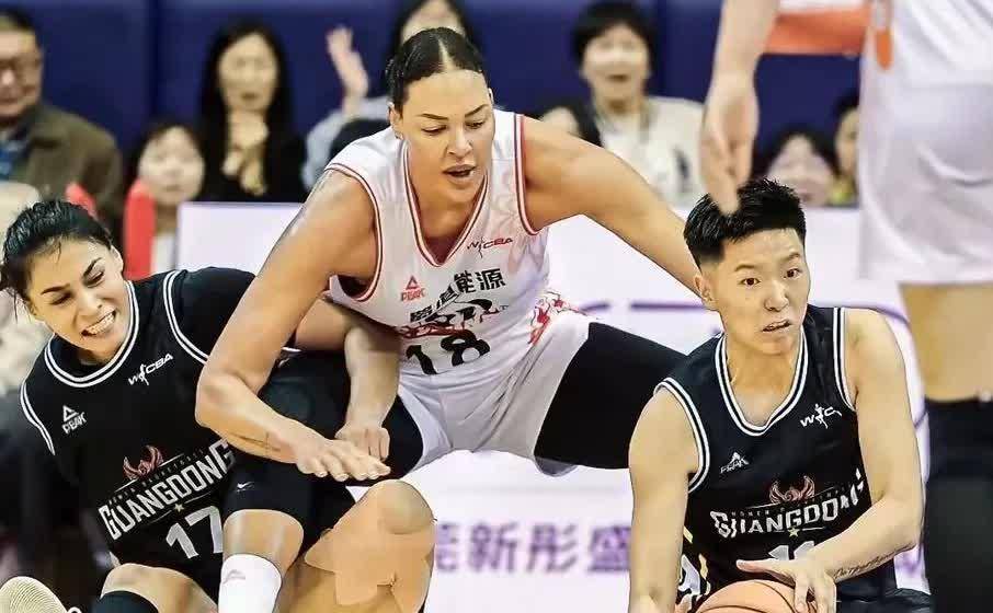 关于独角戏还是团队战,球员表现点亮赛场的信息 关于独角戏还是团队战,球员表现点亮赛场的信息