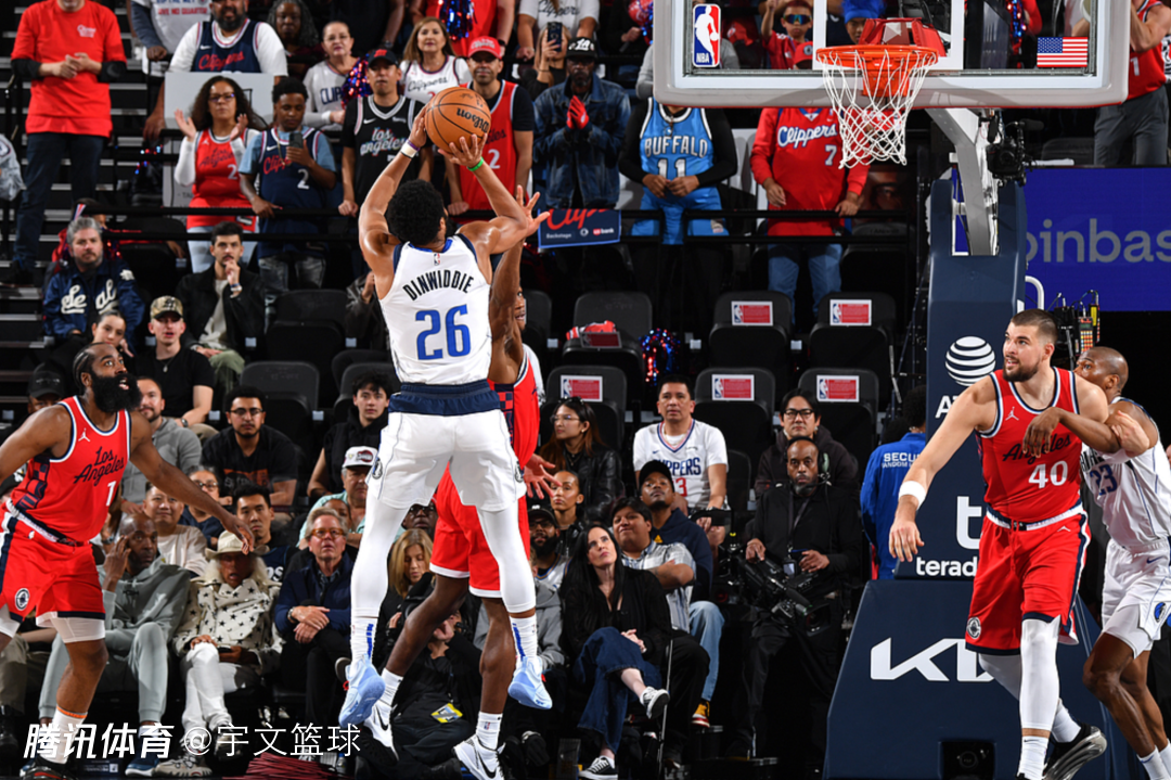 快船惨败独行侠,局面严峻 快船惨败独行侠,局面严峻