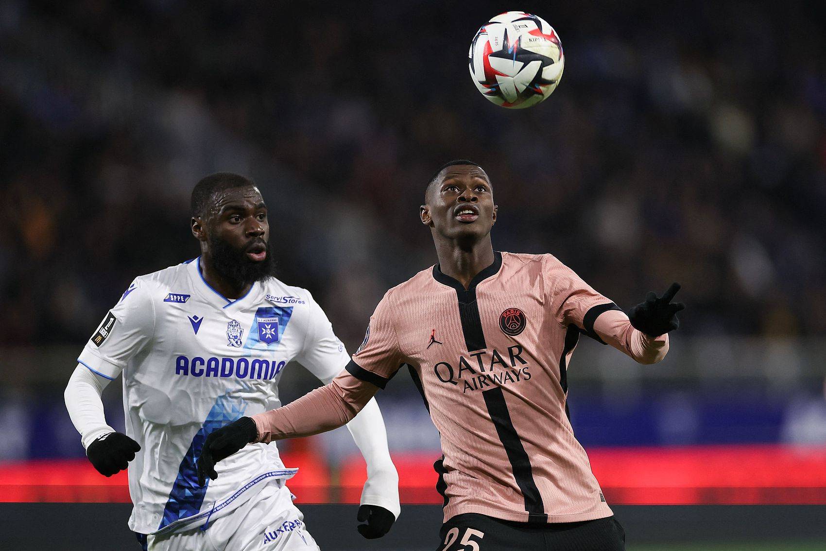 巴黎圣日耳曼势不可挡,法甲领头羊的简单介绍 巴黎圣日耳曼势不可挡,法甲领头羊的简单介绍