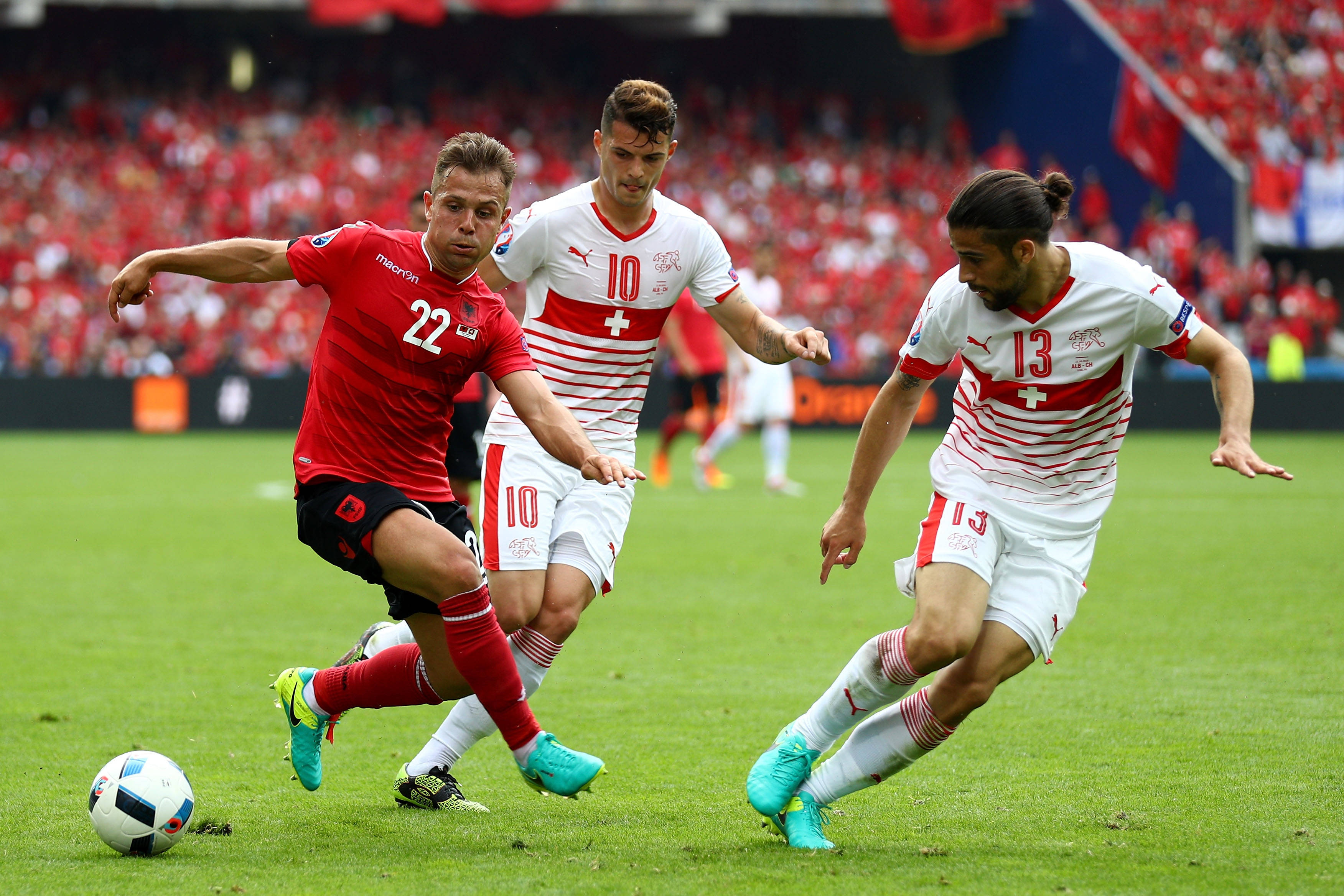 丹麦队在对阵威尔士队的比赛中取得胜利