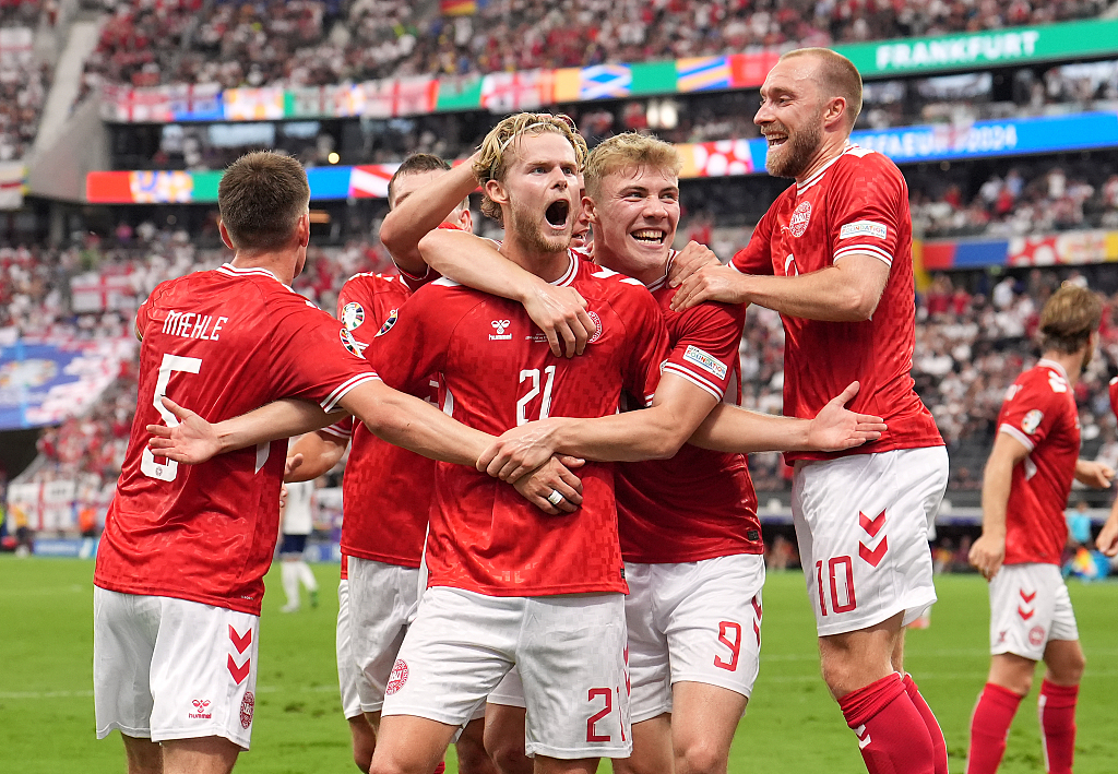 丹麦队在对阵威尔士队的比赛中取得胜利
