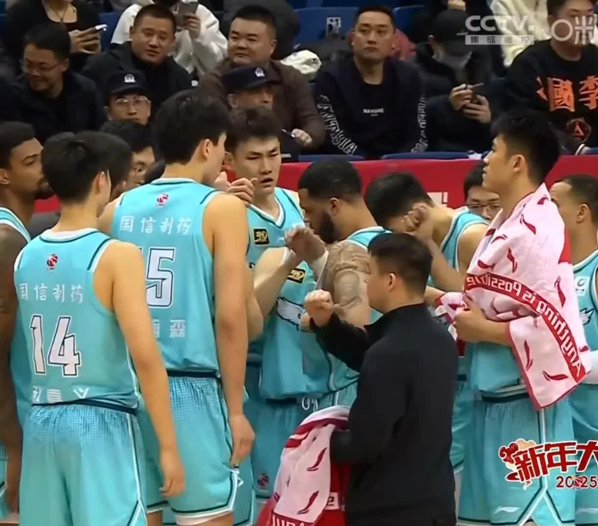 开云体育入口-甘肃男篮凭借默契合作战胜对手