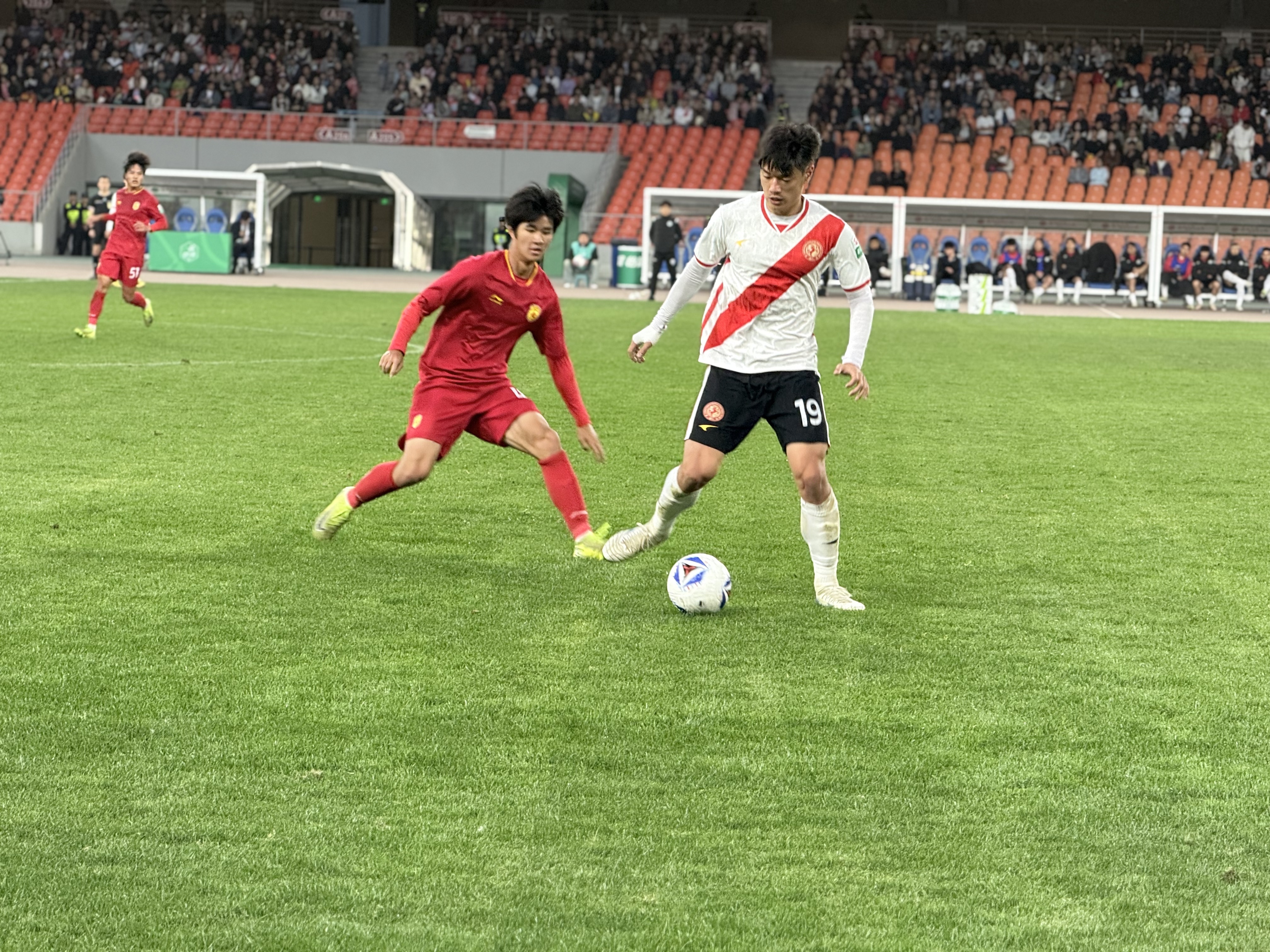 甘肃男篮凭借默契合作战胜对手 甘肃男篮凭借默契合作战胜对手