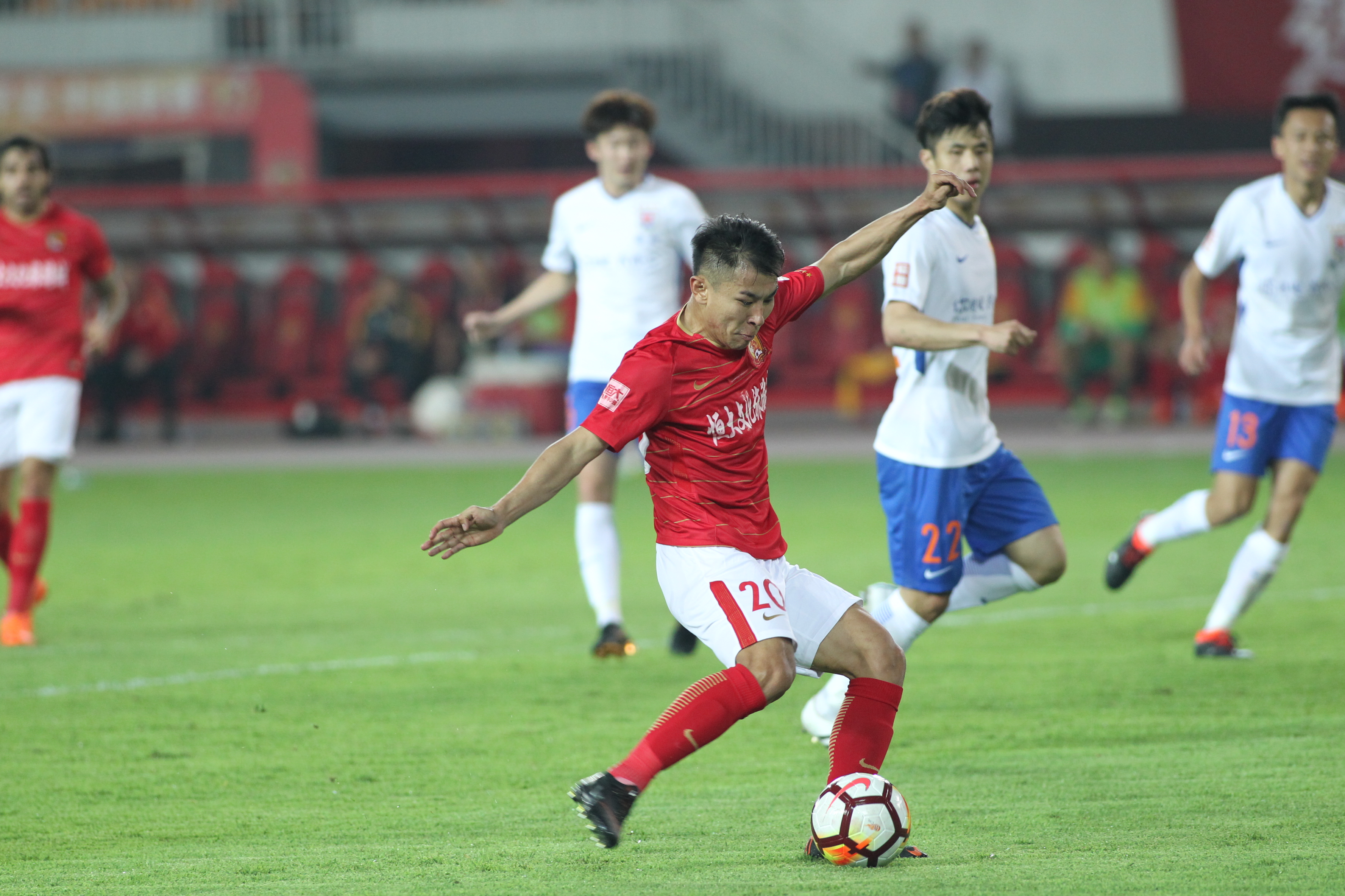 开云体育APP下载-包含广州恒大胜山东鲁能，收获三连胜重返争冠行列的词条