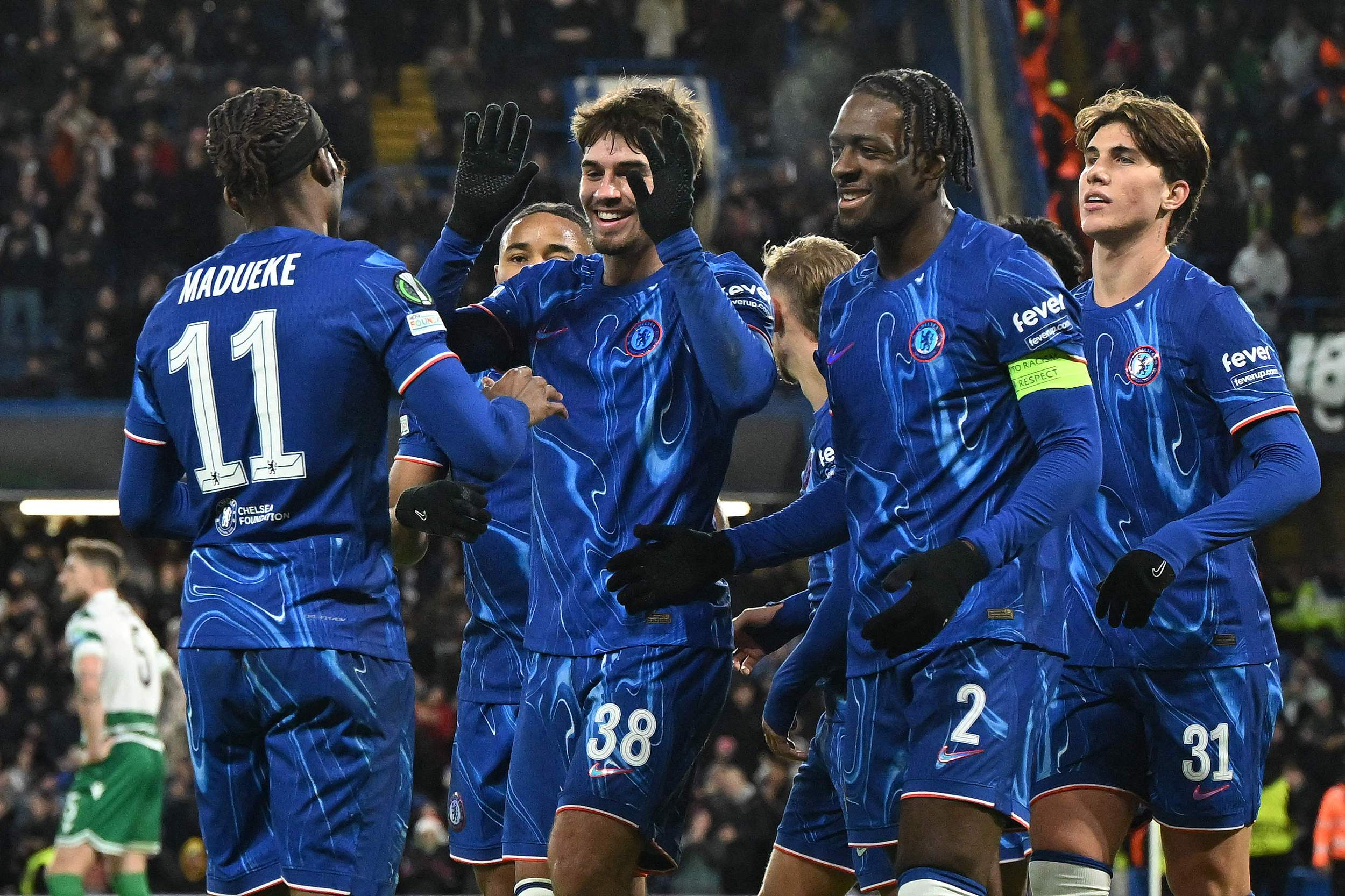 切尔西连胜进前四，英超争议不断