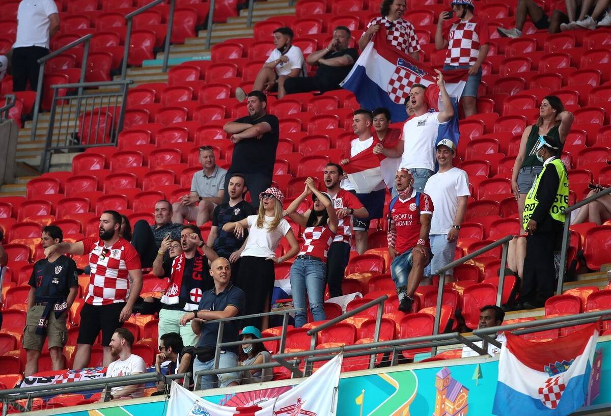 包含乌克兰力克芬兰，锁定小组第三出线的词条