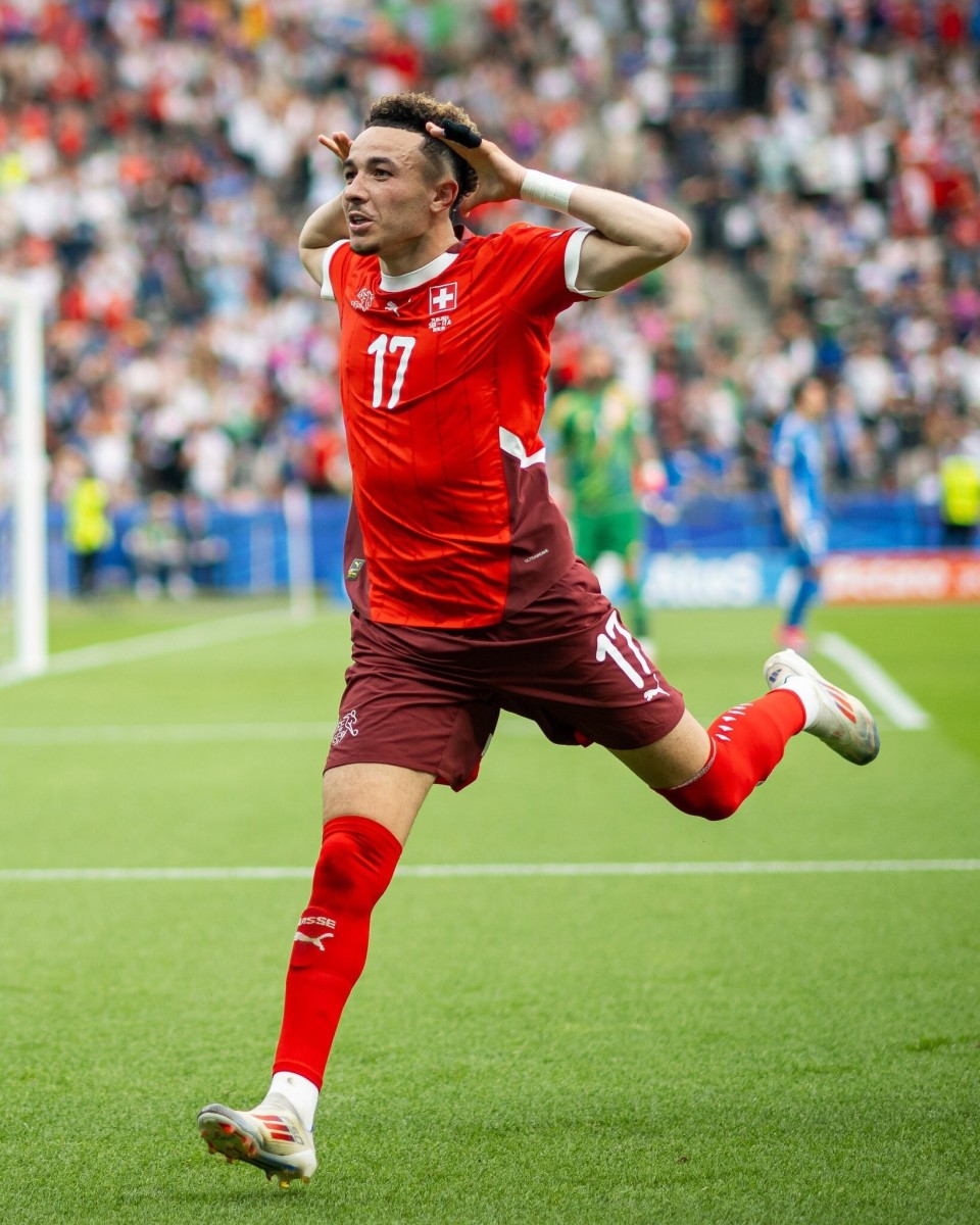 意大利男足实力斩获胜利,赢得掌声 意大利男足实力斩获胜利,赢得掌声