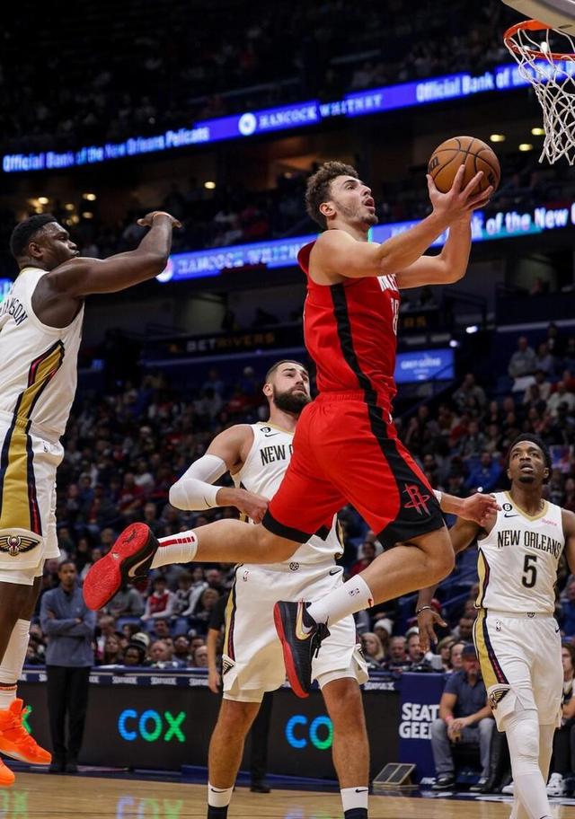 开云APP-活塞险胜鹈鹕，格兰特全场高效砍下分