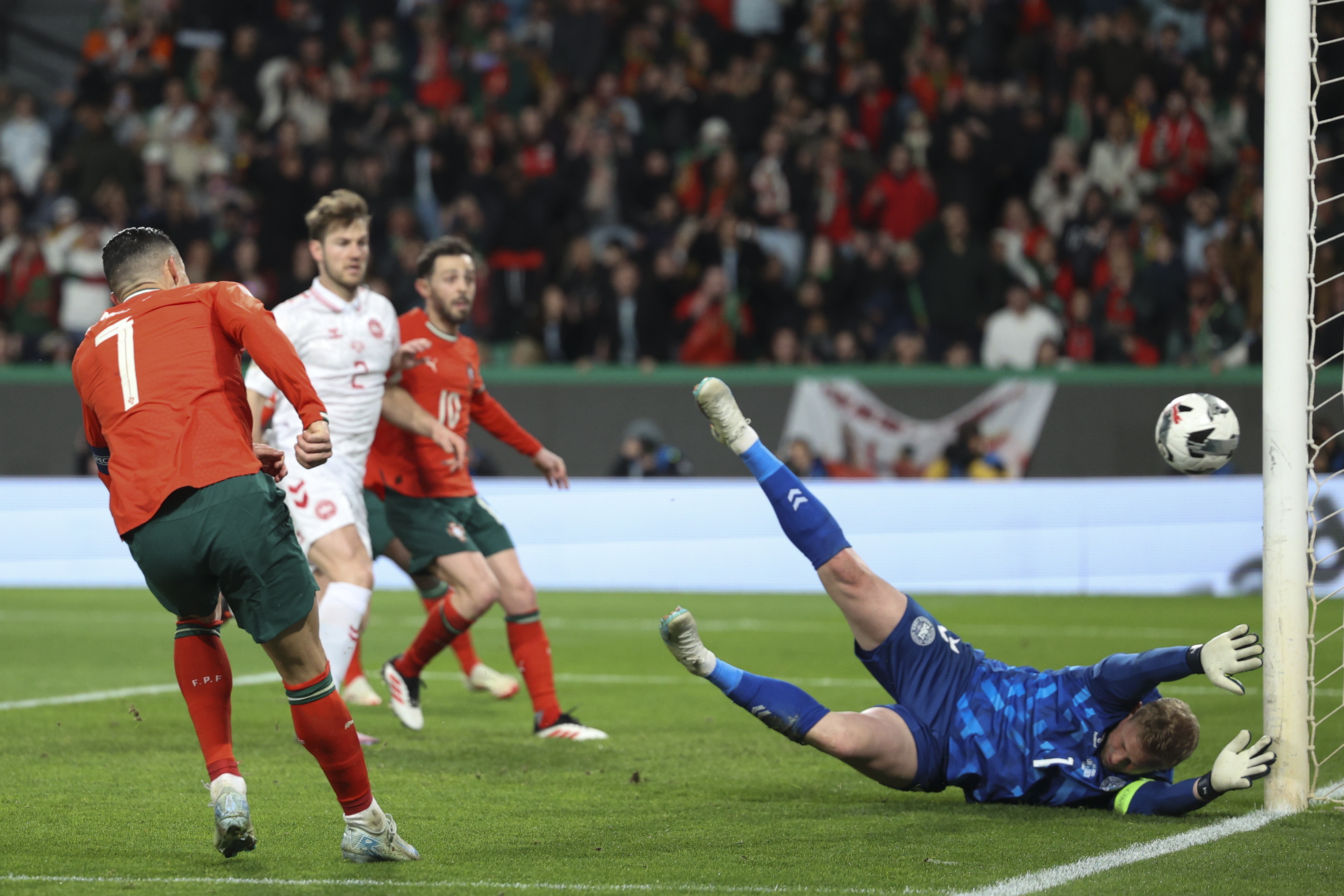 开云体育APP下载-葡萄牙队在场上表现优异，成功晋级