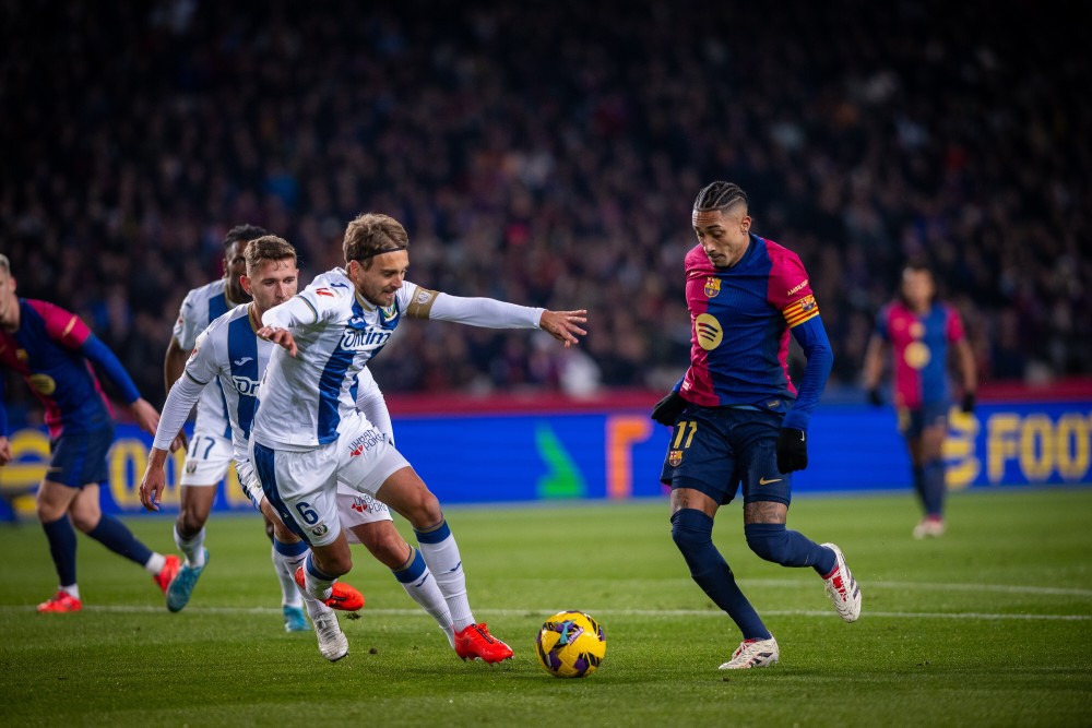 马德里竞技后防线失误连连,重创球队信心 马德里竞技后防线失误连连,重创球队信心