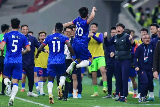 富力击败申花,客场豪取三分 富力击败申花,客场豪取三分