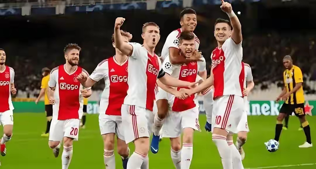 欧锦赛预选赛激战如火如荼,球迷欢呼 欧锦赛预选赛激战如火如荼,球迷欢呼