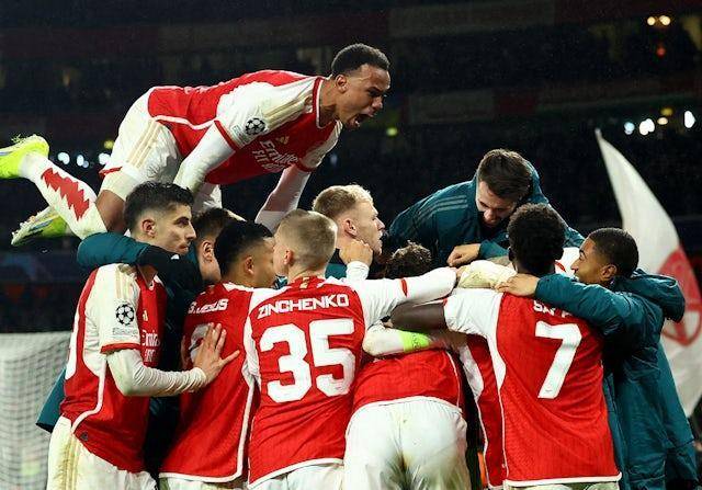 曼城轻松击退对手,英超榜首稳固 曼城轻松击退对手,英超榜首稳固