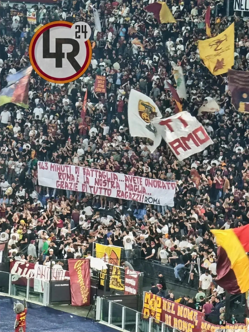 主场球迷打出令人震撼的支持横幅