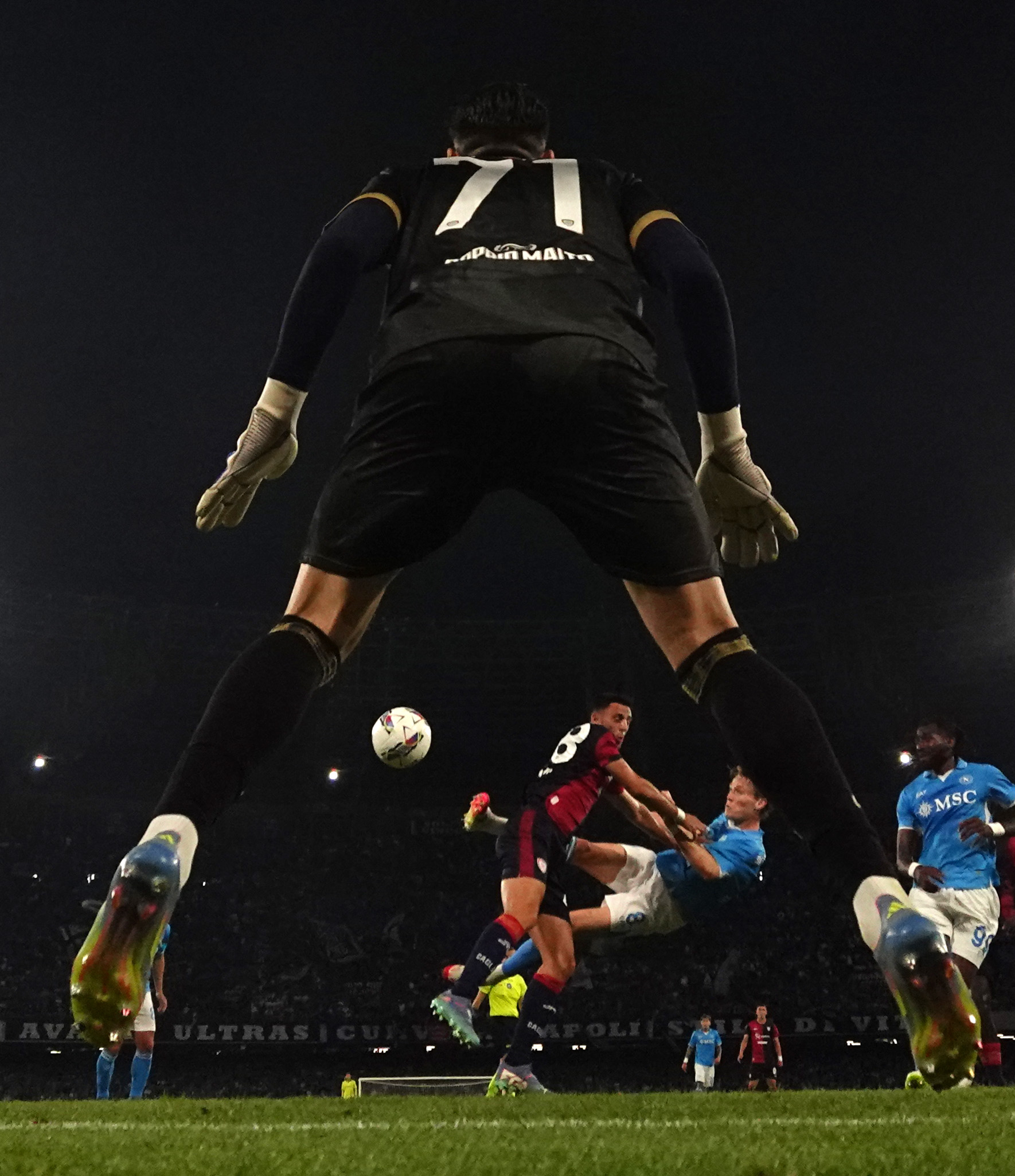 意大利球队那不勒斯球员因伤缺席下一场比赛的简单介绍 意大利球队那不勒斯球员因伤缺席下一场比赛的简单介绍