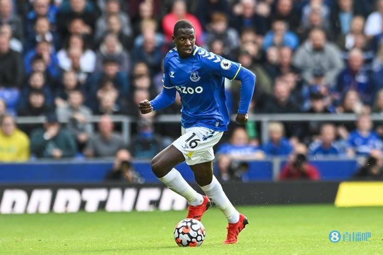 里尔球员伊图凯表现出色，成球队大腿