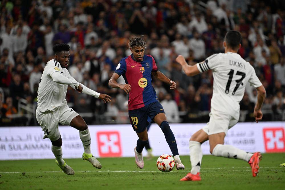 巴萨飞奔联赛领先:无敌之势难挡 巴萨飞奔联赛领先:无敌之势难挡