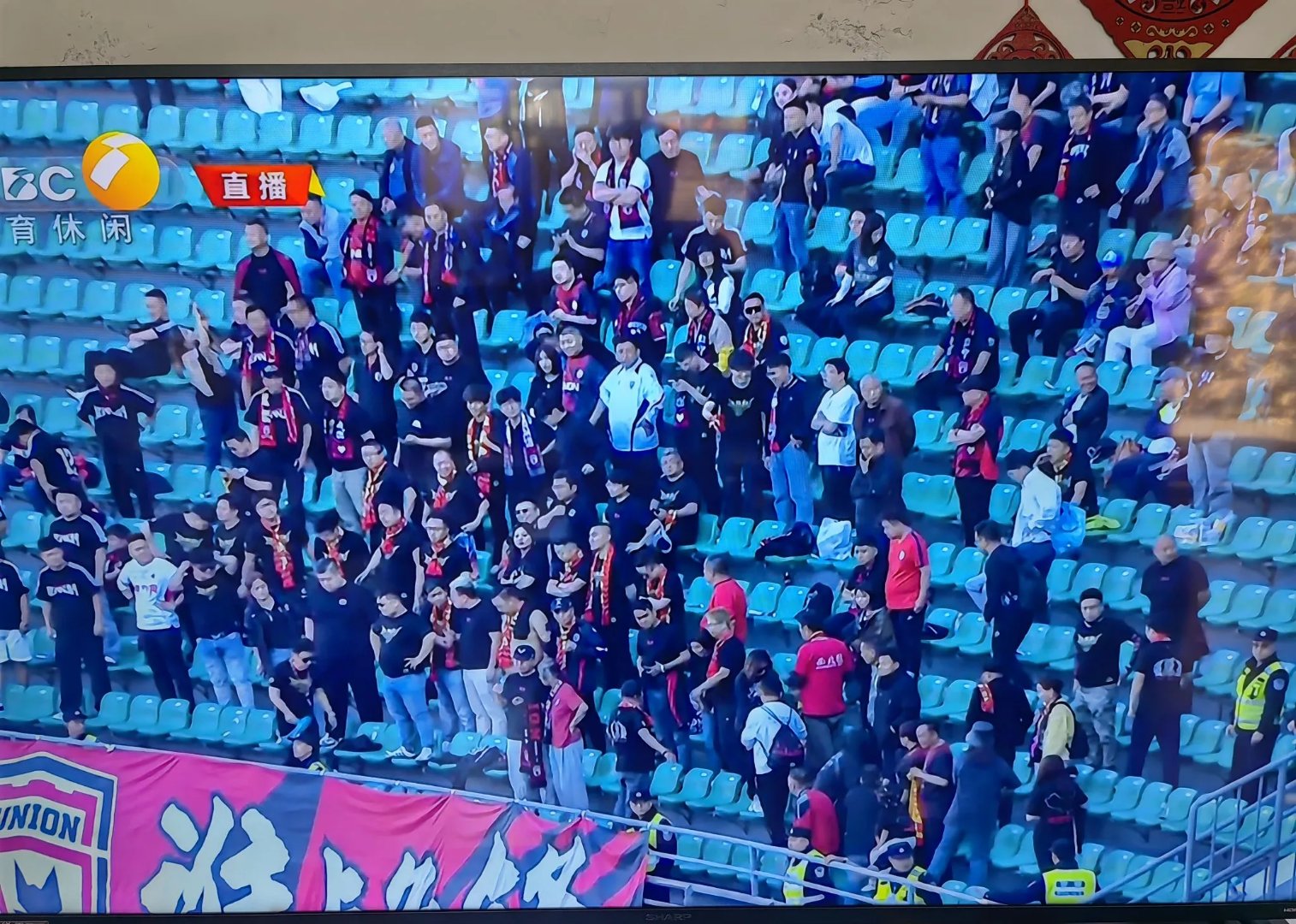 阵容鼎盛，火爆比赛场面慑人心魄