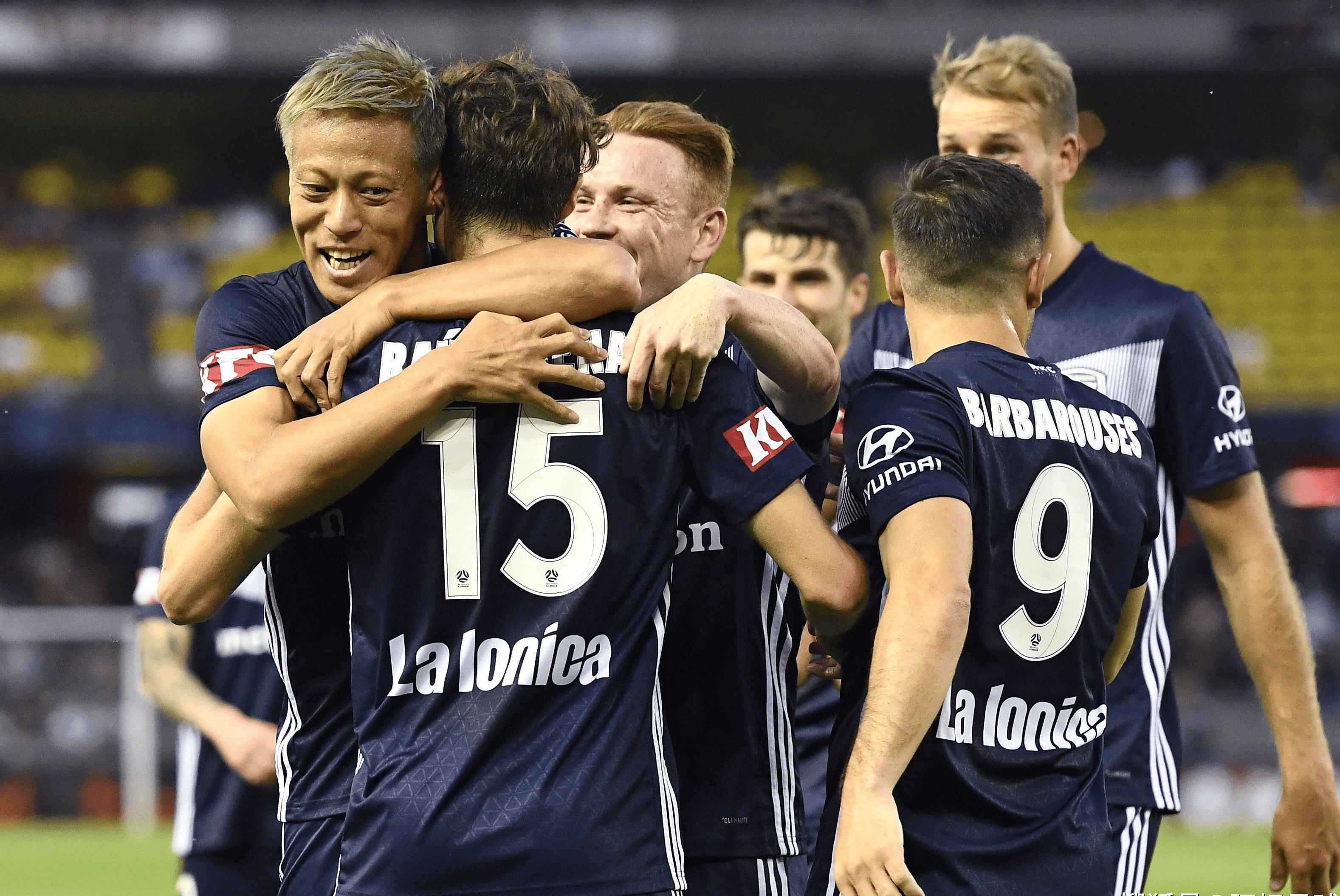 包含热门球队备战顶级赛事，期待胜利的词条