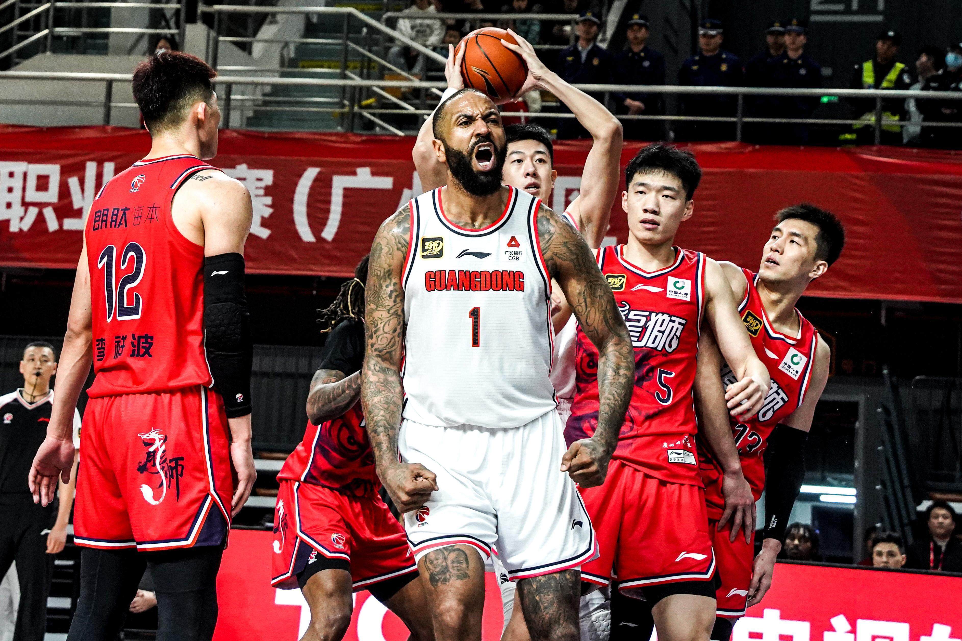 广东队万众瞩目，凭借团队合作逆转对手的简单介绍