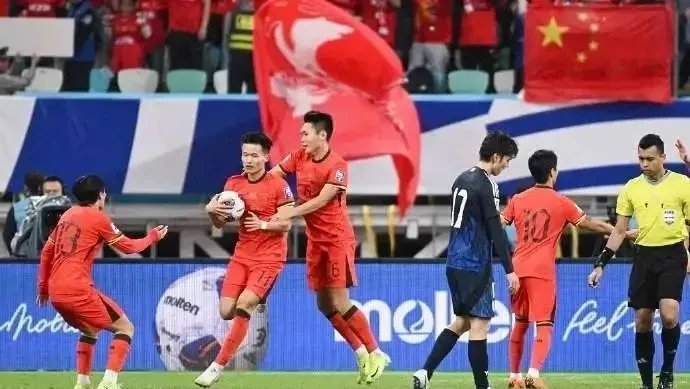 国内足球强队对战,比赛实力大悬念 国内足球强队对战,比赛实力大悬念