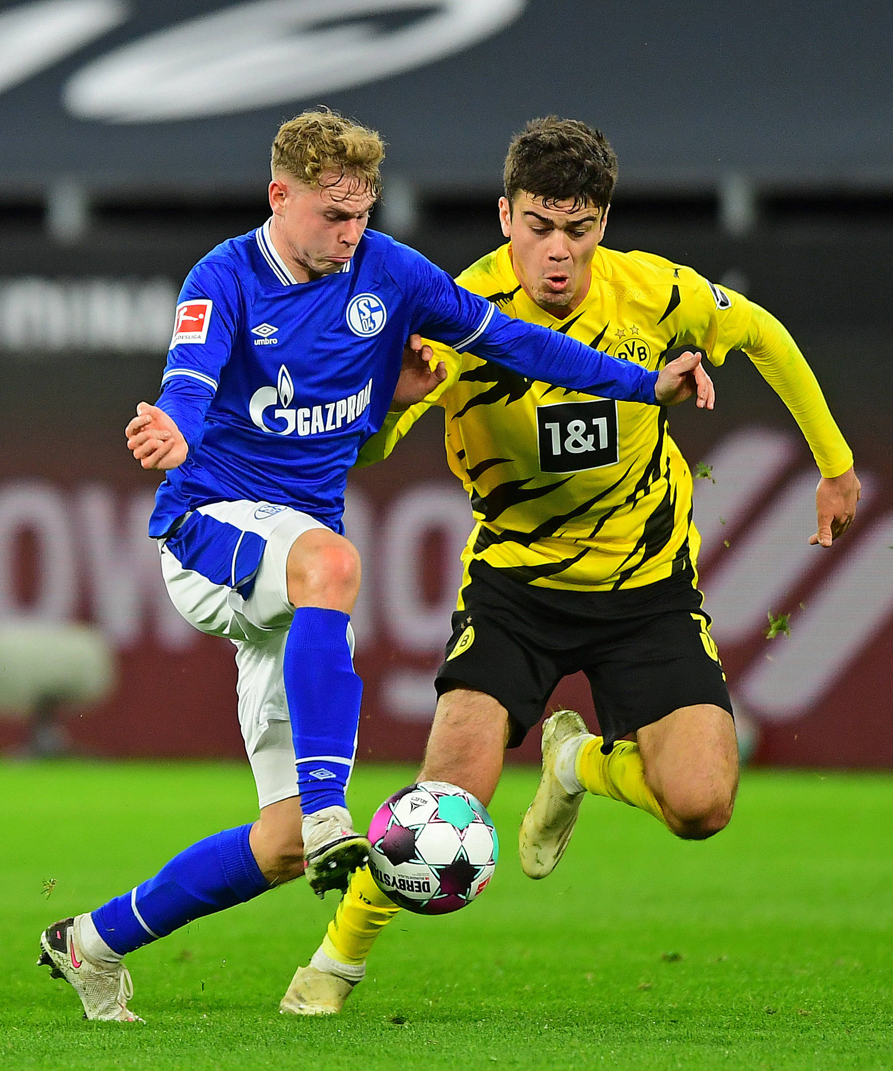 沙尔克队在比赛中夺得胜利积分领跑 沙尔克队在比赛中夺得胜利积分领跑