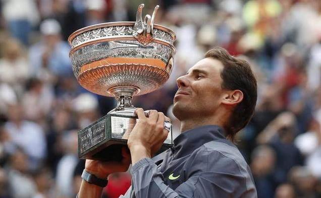 包含德国黄金一代:欧国联夺魁的光荣的词条 包含德国黄金一代:欧国联夺魁的光荣的词条