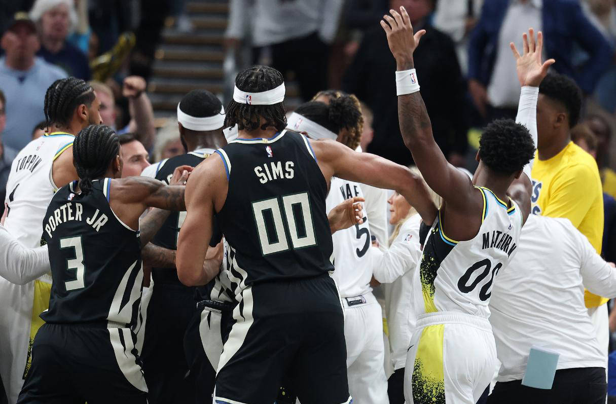 开云下载-关于雄鹿双核联手助攻，带领球队漂亮赢球的信息