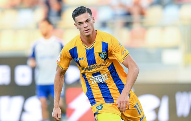 那不勒斯逆转胜弗罗西诺内,赢得关键三分 那不勒斯逆转胜弗罗西诺内,赢得关键三分