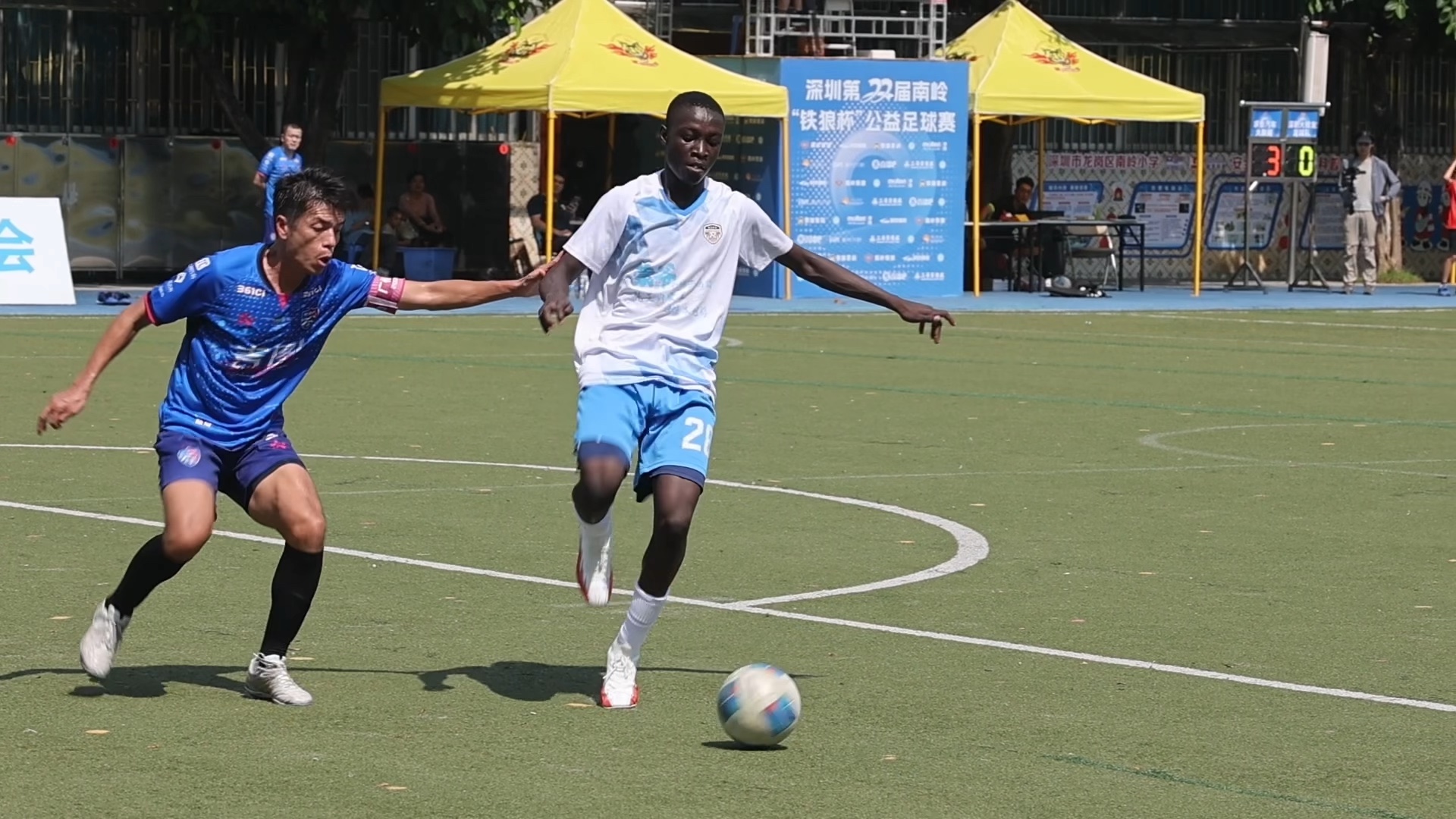 国际足球赛场精彩扑面而来,球迷瞬间沸腾 国际足球赛场精彩扑面而来,球迷瞬间沸腾