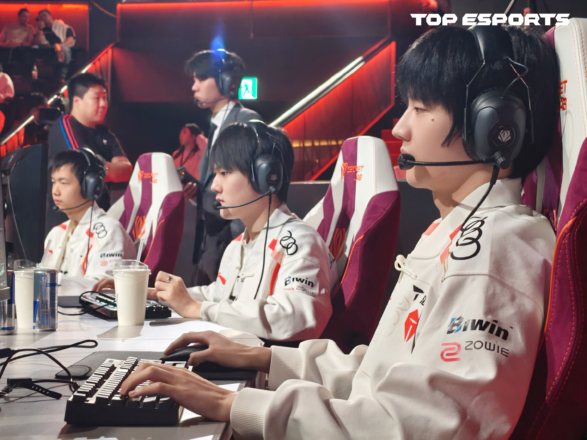 IG绝杀JDG,Kanavi拿下关键大龙焦点之战半决赛,引爆全场热议 IG绝杀JDG,Kanavi拿下关键大龙焦点之战半决赛,引爆全场热议