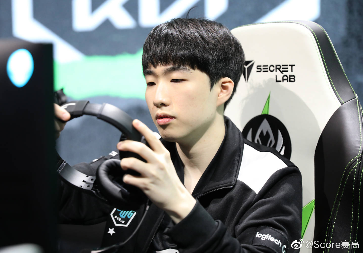 C9碾压DK，Caps完成史诗逆转激烈交锋小组赛，点燃全场激情的简单介绍