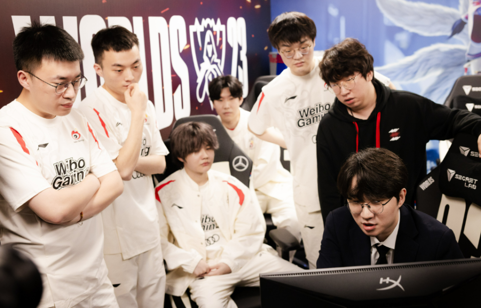 V5轻取WBG,Elk操刀奇招英雄翻盘宿敌对决八强赛,点燃全场激情 V5轻取WBG,Elk操刀奇招英雄翻盘宿敌对决八强赛,点燃全场激情