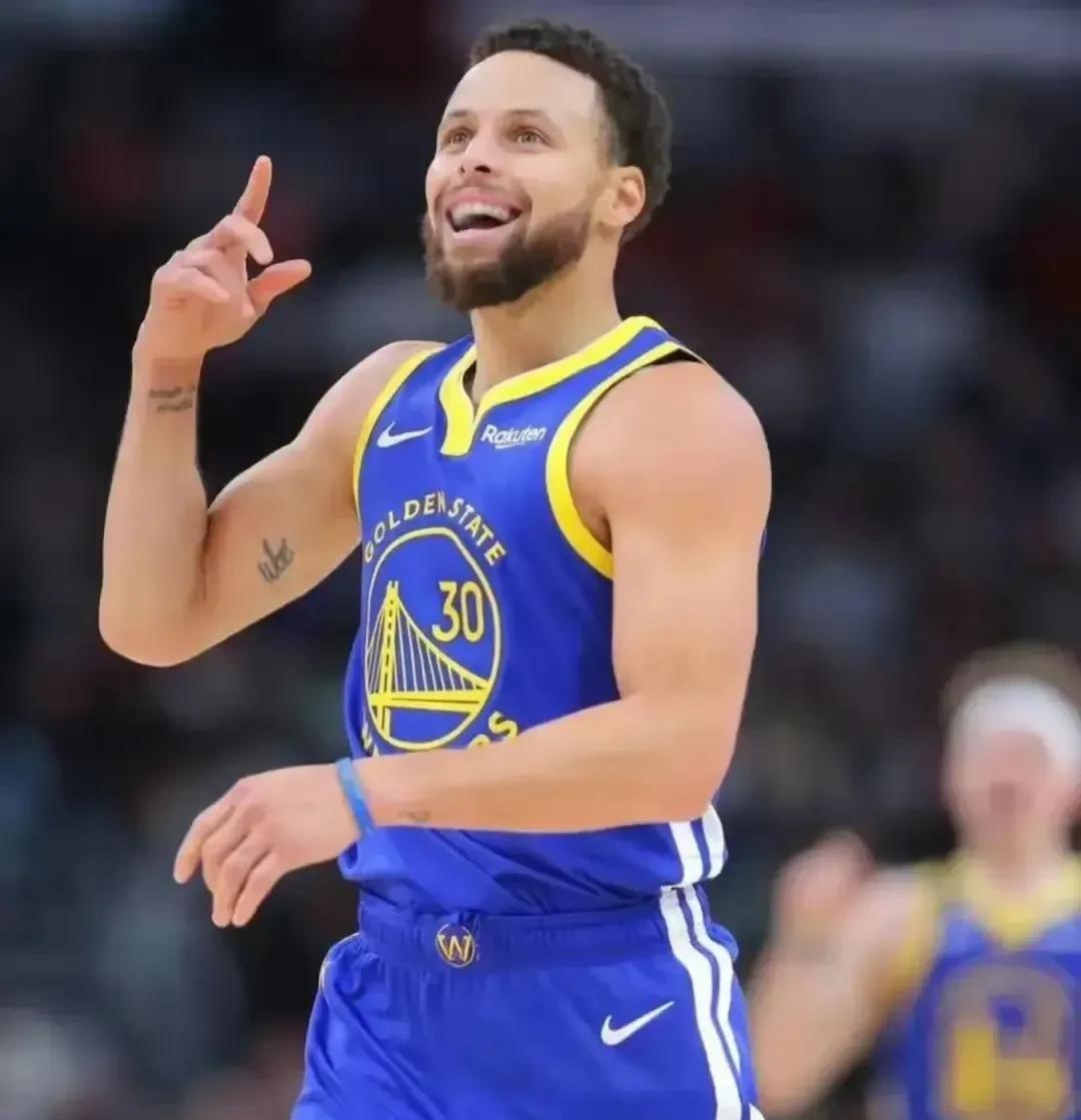 开云体育在线-勇士客场胜独行侠，继续保持不败纪录