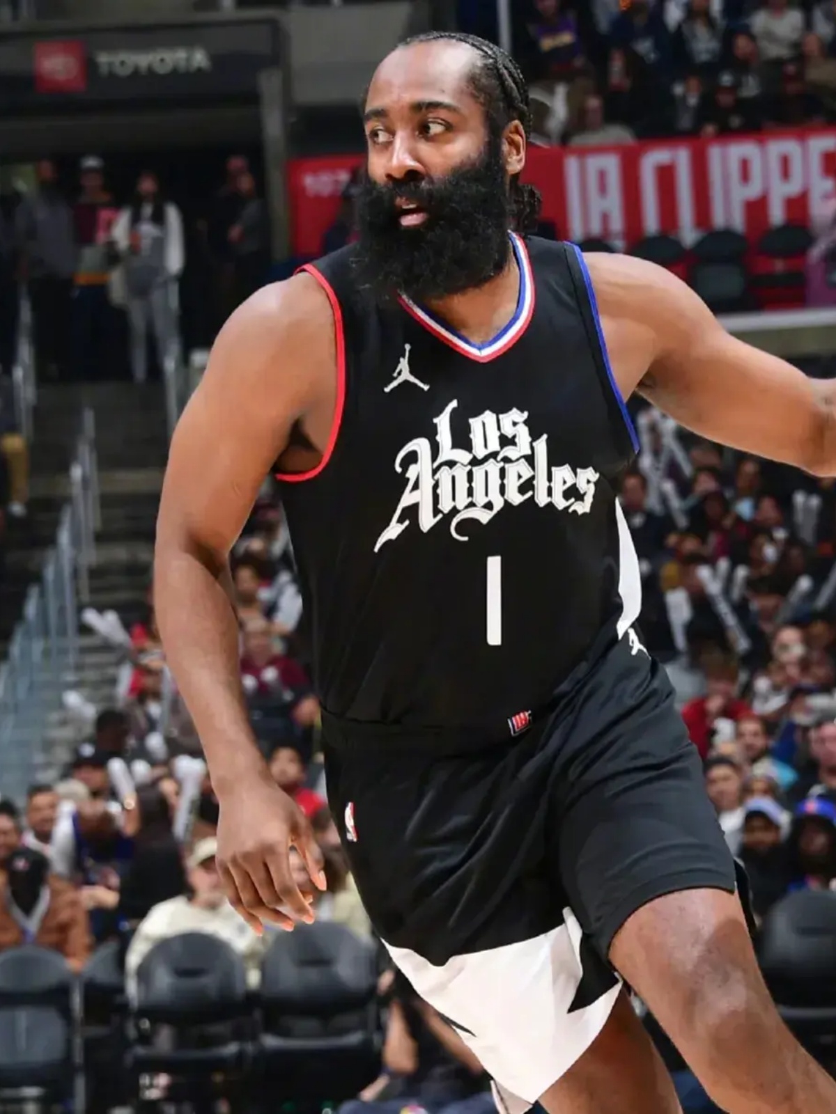 快船主场大胜独行侠，取得三连胜