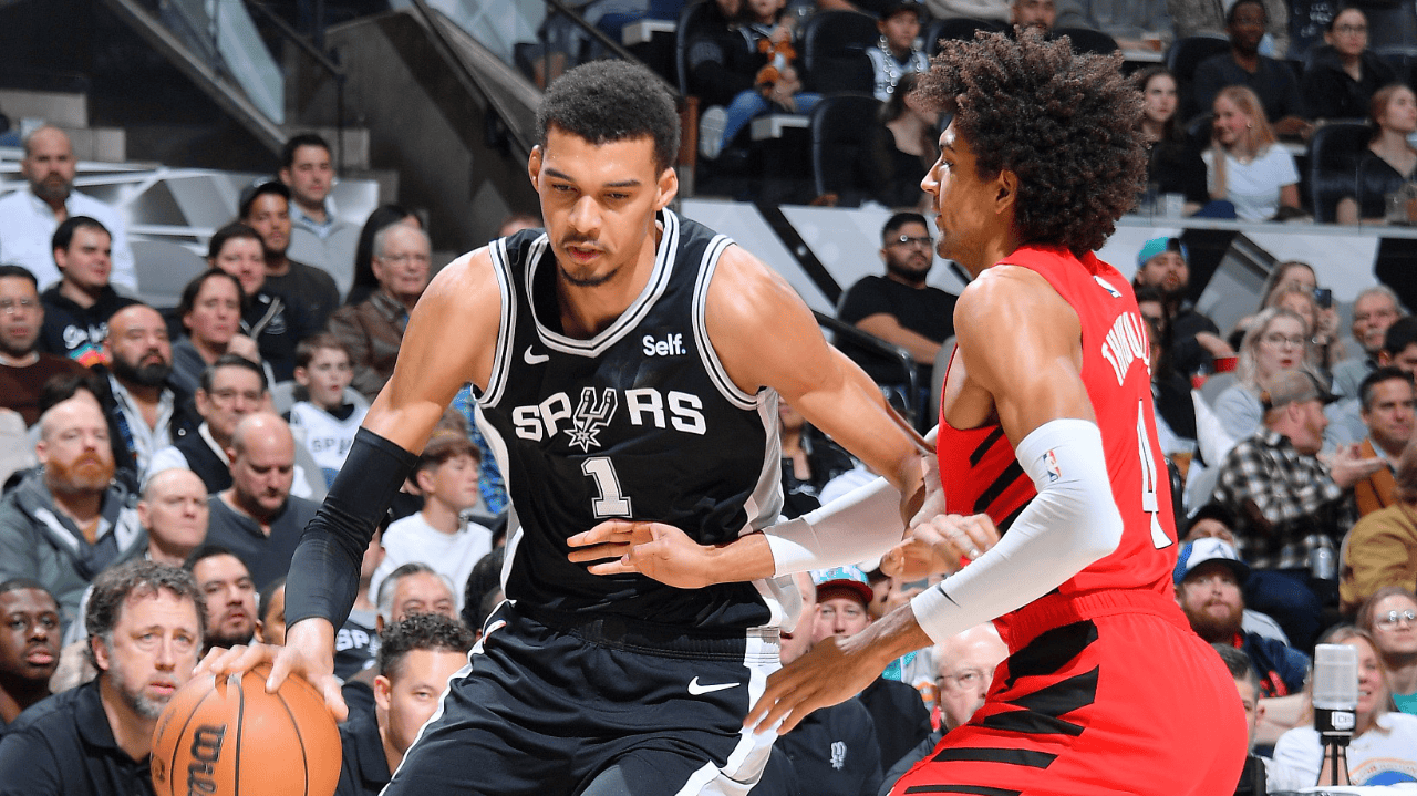 开拓者主场不敌马刺惨遭逆转 开拓者主场不敌马刺惨遭逆转