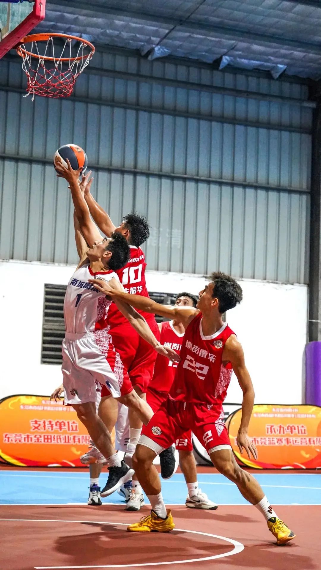 开云体育登录-梅斯交战穆尔西争高下，一触即发支持呐喊