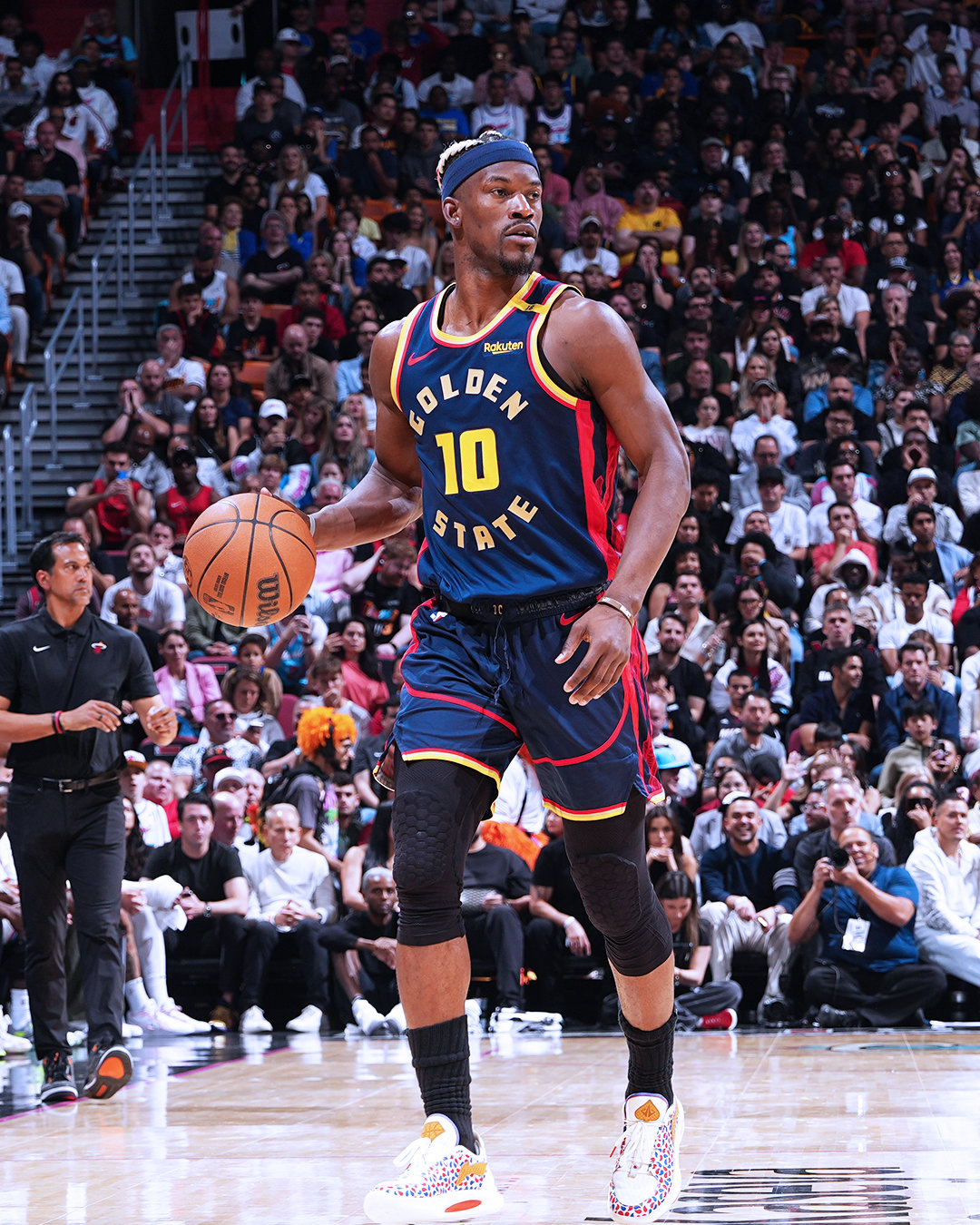 开云体育入口-热火主场惨遭逆转，球队面临调整压力