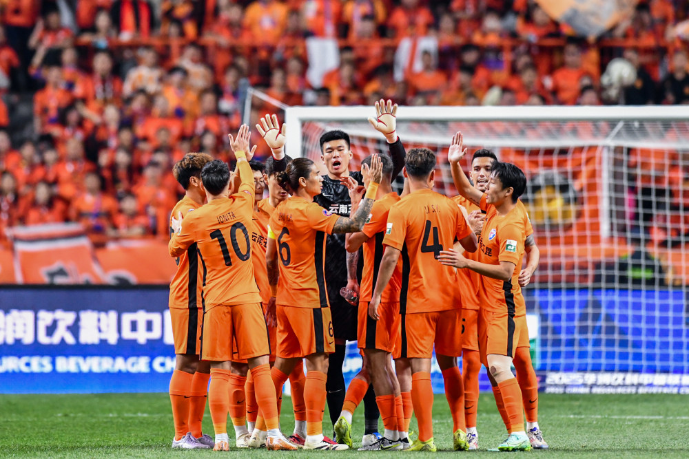 开云体育APP下载-新赛季开局如火如荼，各队竞争激烈