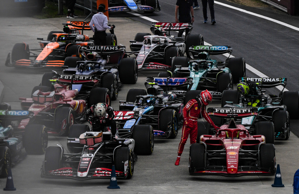 索伯车队险胜阿斯顿马丁,阿隆索统治全场的简单介绍 索伯车队险胜阿斯顿马丁,阿隆索统治全场的简单介绍