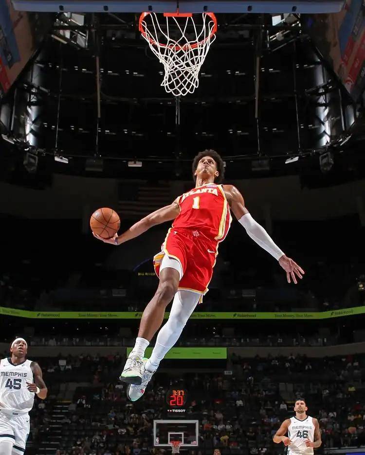 西班牙男篮强势黄蜂,特雷杨送出助攻 西班牙男篮强势黄蜂,特雷杨送出助攻