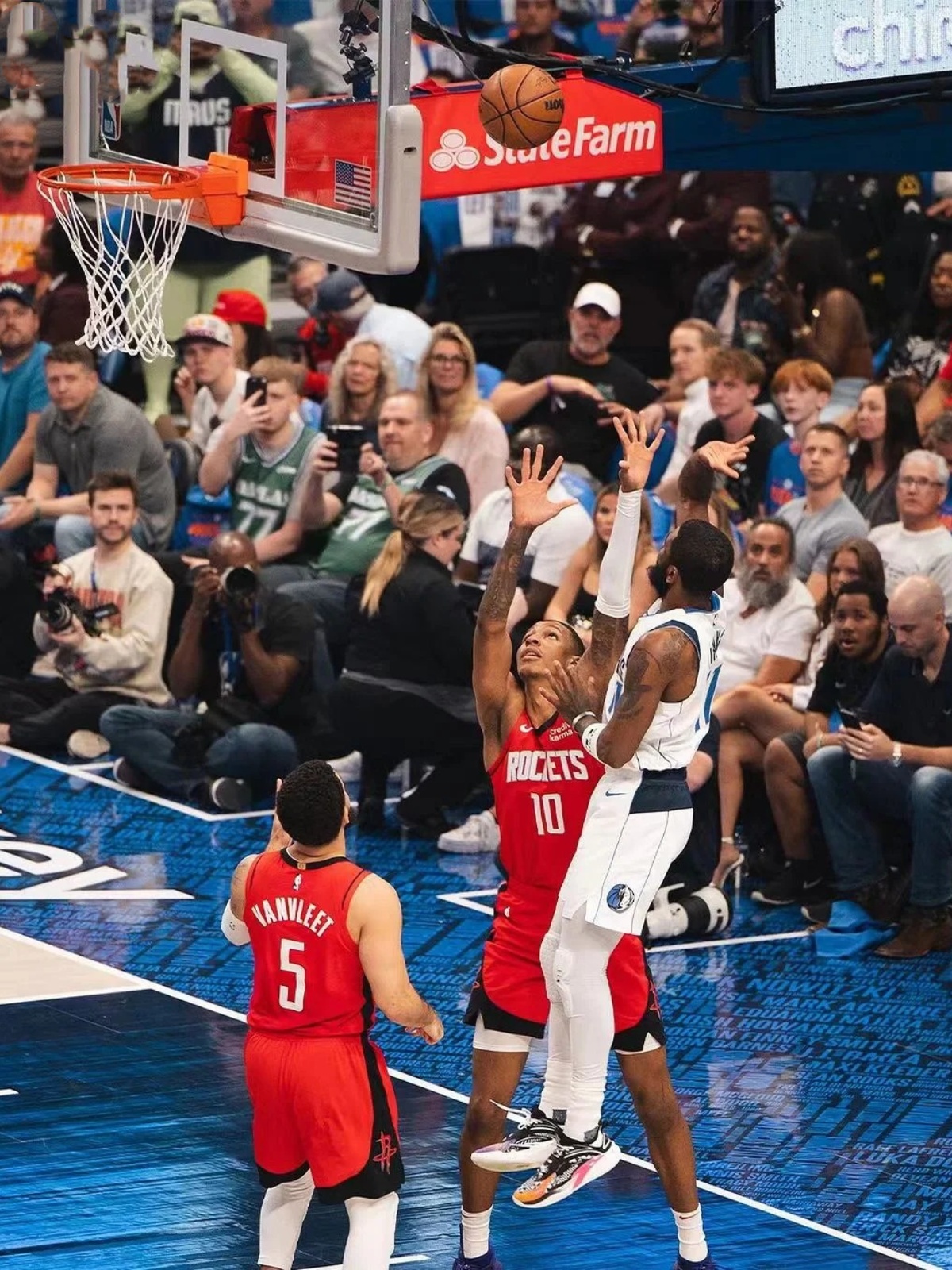 开云体育登录-篮网险胜青岛队，欧文扛起全队